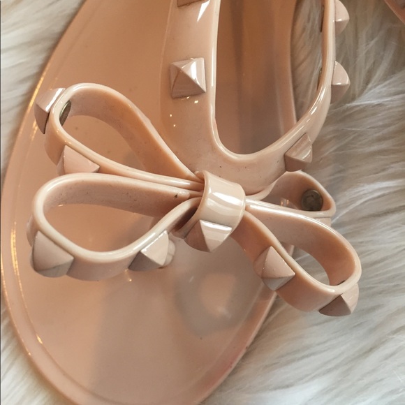 dizzy studded bow jelly sandals